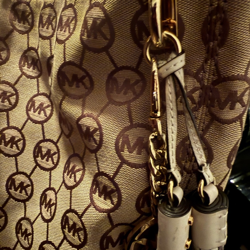 Michael Kors purse - Picture 7 of 7